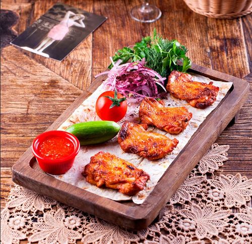 Куриные бёдрышки без костей на мангале