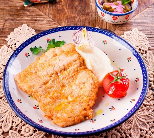Куриный шницель (с гречкой, тушёной капустой или пюре)