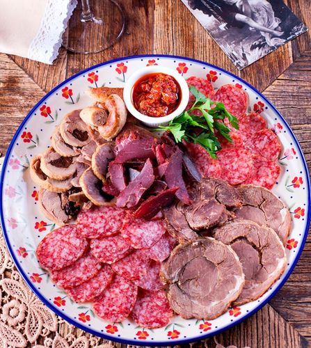 Мясные деликатесы домашние да заморские