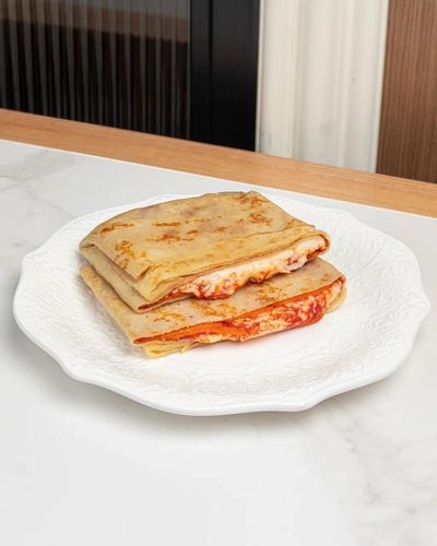 Блин с пепперони и моцареллой